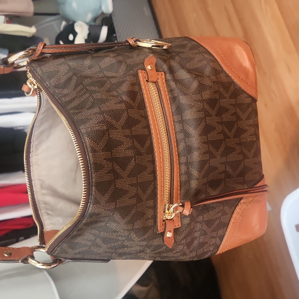 Micheal kors shoulder bag like new